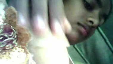 Mallu Girl let boyfriend to press boobs