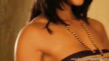 Bhojpuri Actress Akshara Singh Nude