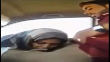 Hot Pakistani Aunty Enjoying Sex In Car